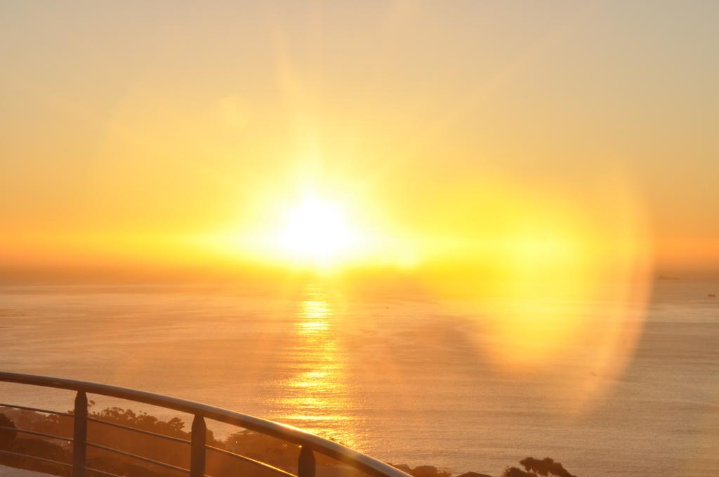 Bay Reflections Camps Bay Luxury Serviced Apartments Cape Town Room photo