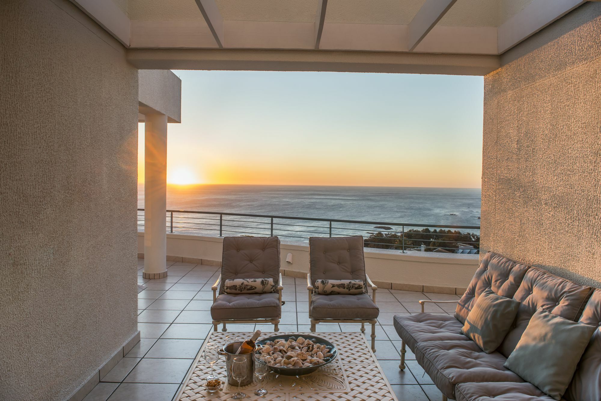 Bay Reflections Camps Bay Luxury Serviced Apartments Cape Town Exterior photo