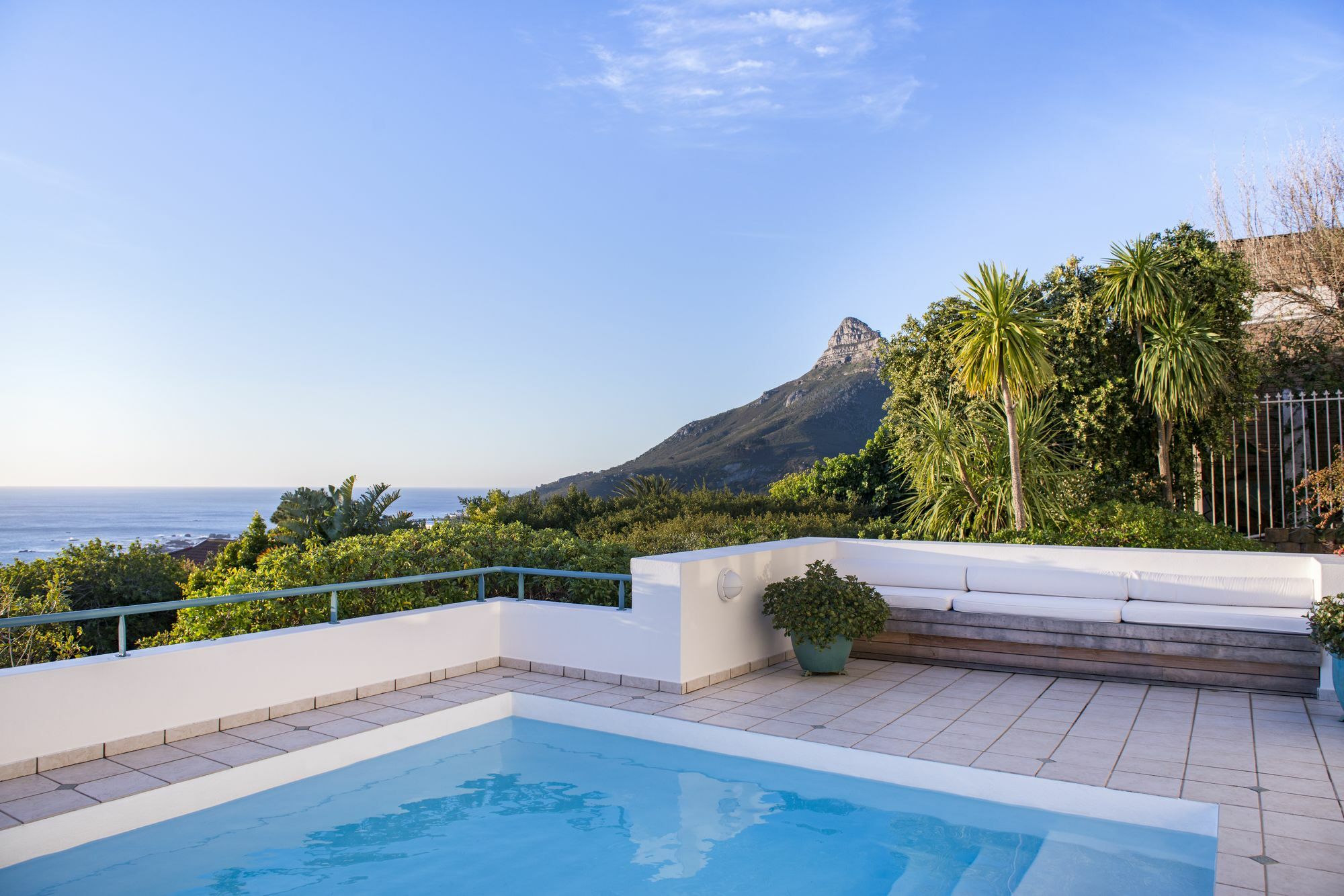 Bay Reflections Camps Bay Luxury Serviced Apartments Cape Town Exterior photo